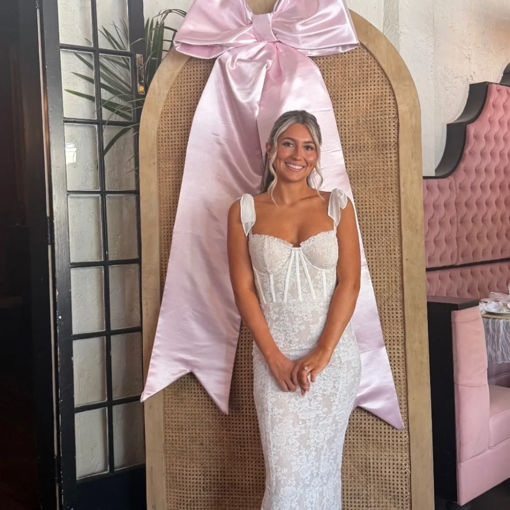 V Chapman The Romanza Dress in White Chantilly Lace - Picture 3 of 4